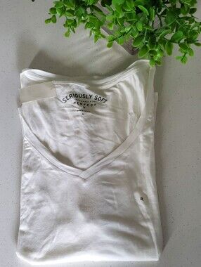NWT Aero Seriously Soft V-Neck Tee - White